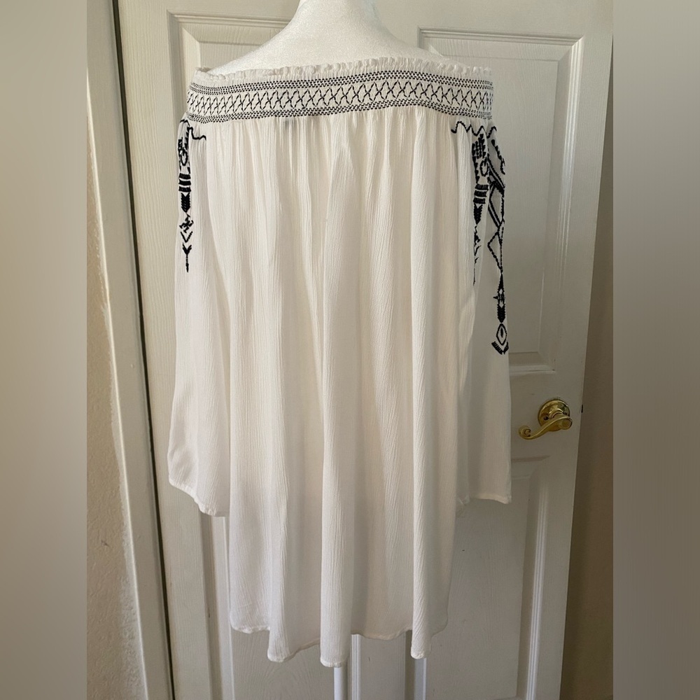Terre Bleue Boho Embroidered Off the Shoulder Blouse women’s Size Large - Picture 3 of 6
